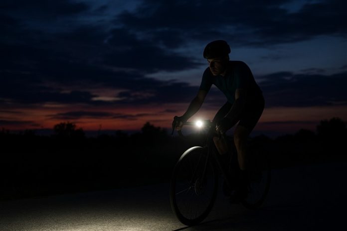 Dynamo Lights vs Power Banks – Which is Best for Endurance Rides?