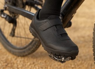 Clipless or Flat Pedals for Long Distance Cycling? Clipless or Flat Pedals for Long Distance Cycling?